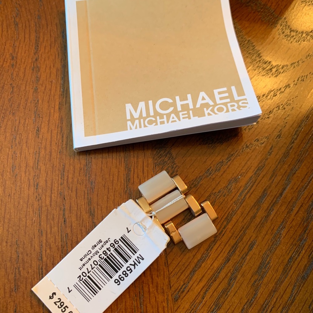 Michael Kors Rose Gold Parker Watch - Picture 6 of 7